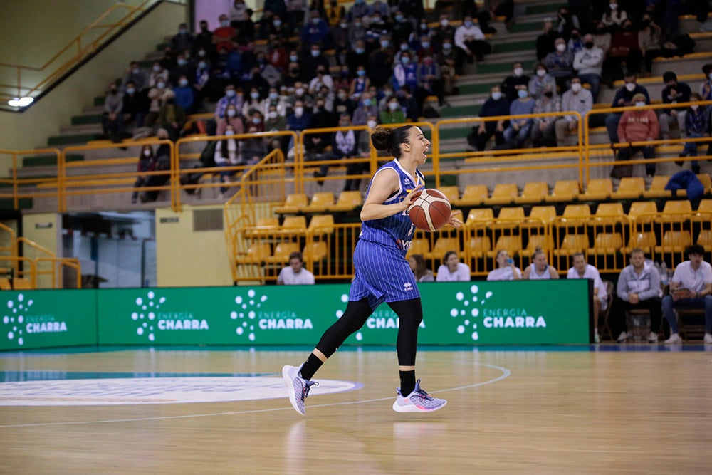 El CB Avenida tira de manual para seguir en lo más alto (75-49)