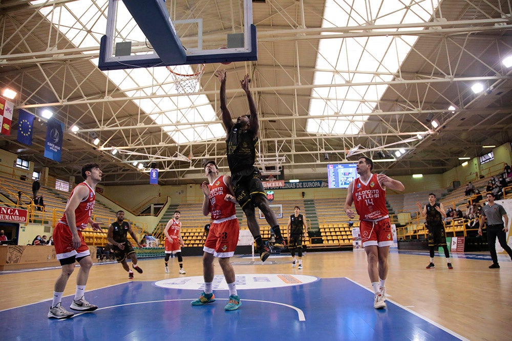 Contundente victoria del Usal La Antigua ante CB La Flecha (87-54)