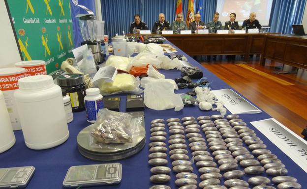 Armas, dinero y drogas (164 kilos) intervenidos en la 'operación Drache'.