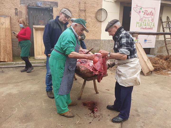 Los vecinos de El Maíllo celebraron la tradicional fiesta popular de la matanza