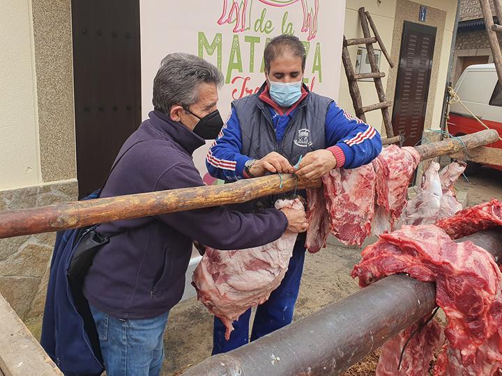 Los vecinos de El Maíllo celebraron la tradicional fiesta popular de la matanza