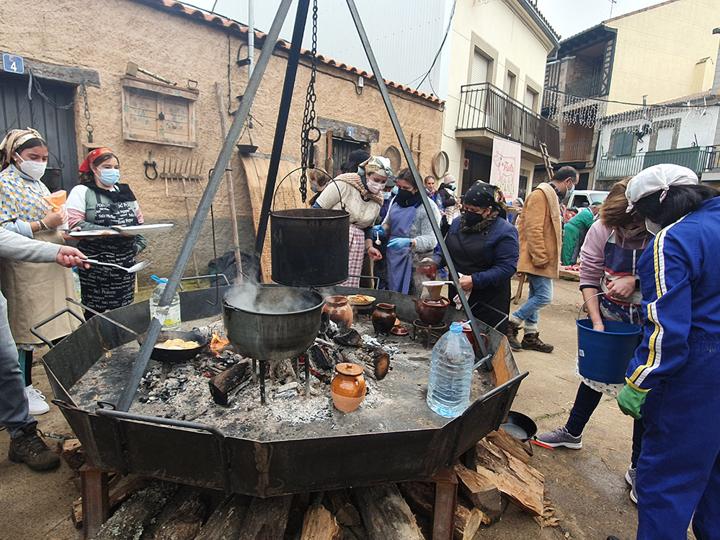 Los vecinos de El Maíllo celebraron la tradicional fiesta popular de la matanza