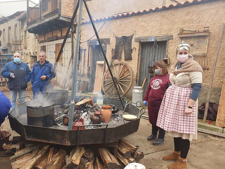 Los vecinos de El Maíllo celebraron la tradicional fiesta popular de la matanza