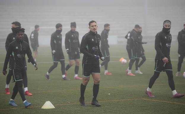 Imagen principal - Siguen las mejoras en el Reina Sofía antes de que Unionistas reciba al Elche en la Copa del Rey