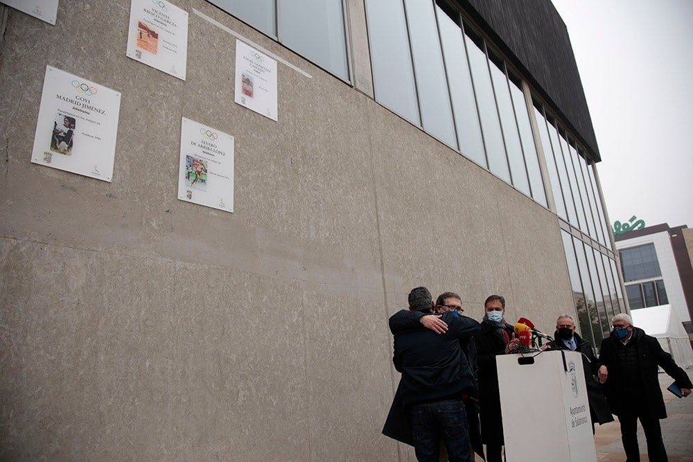 El futbolista salmantino Ángel González Castaño ya tiene su placa de homenaje en el muro de los olímpicos