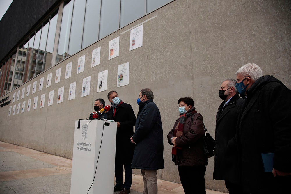 El futbolista salmantino Ángel González Castaño ya tiene su placa de homenaje en el muro de los olímpicos