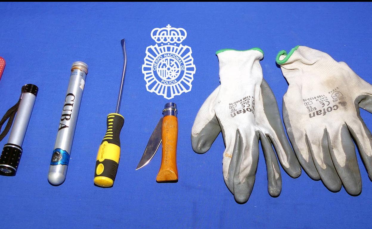 Herramiwentas que utilizaba para abrir los coches.