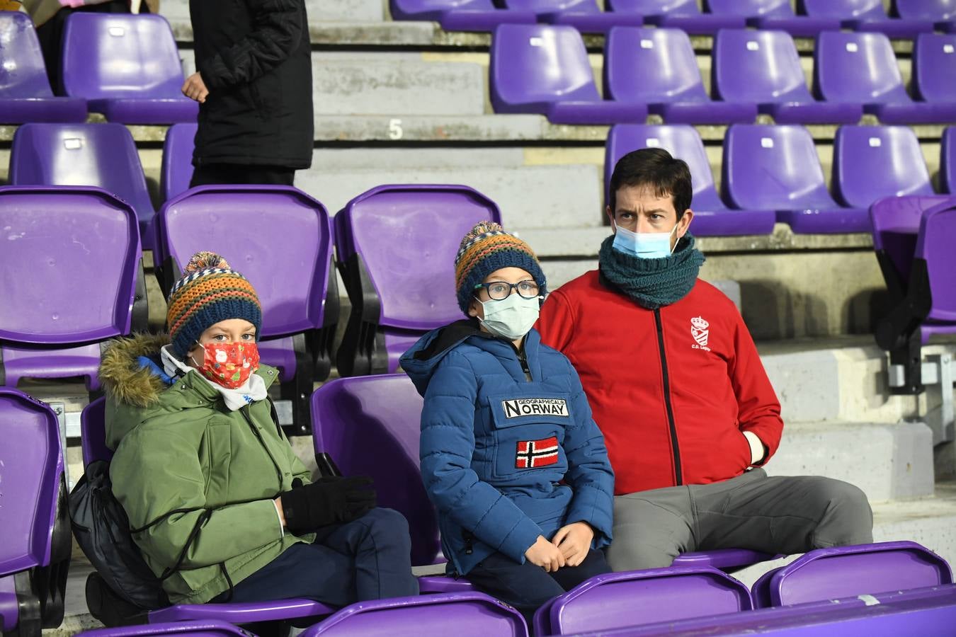 Fotos: Búscate en la grada de Zorrilla (2/4)