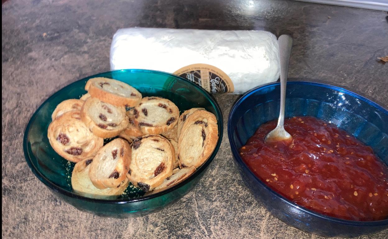 El resultado de la mermelada y una sugerencia para acompañar: pan tostado y queso rulo de oveja. 