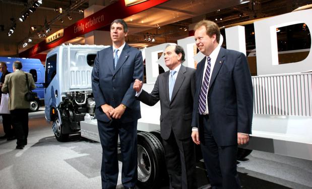 Con José Vicente de los Mozos y Tomás Villanueva en Nissan Ávila.