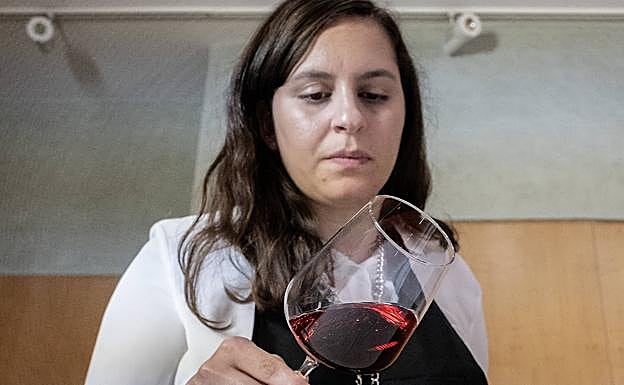 La sumiller Isabela Soares.