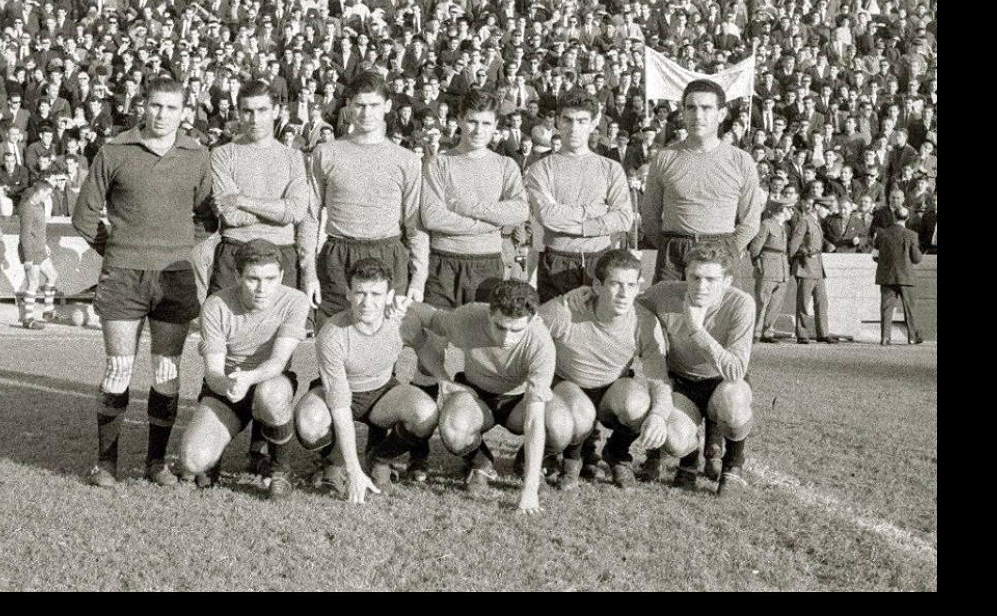 Formación del Real Valladolid que el 1 de noviembre de 1961, empató a tres goles contra el filial donostiarra, en el campo de Atocha. De pie: Zumalave, Pinto, García Verdugo, Ramírez, Sanchís, Lesmes II. Agachados: Joselín, Mirlo, Morollón, Vicedo y Molina. 
