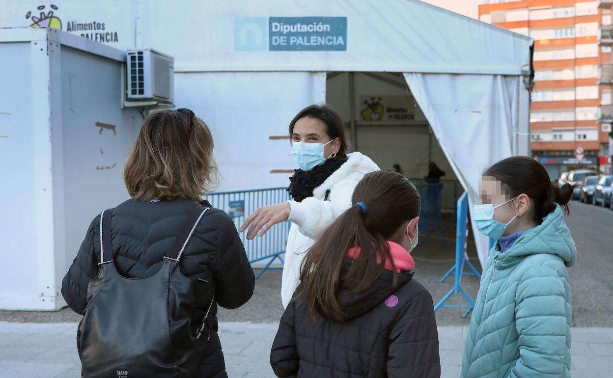 Último día de vacunación de niños de 5 a 11 años en la carpa instalada en el Salón. 