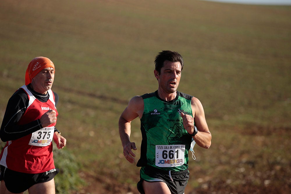 Soleada mañana en los caminos de Cabrerizos para la disputa de la tercera jornada de la Liga de Cross, que alcanza su ecuador al rojo vivo