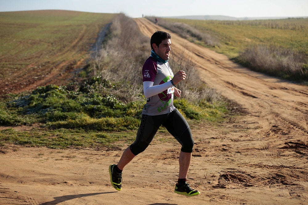 Soleada mañana en los caminos de Cabrerizos para la disputa de la tercera jornada de la Liga de Cross, que alcanza su ecuador al rojo vivo