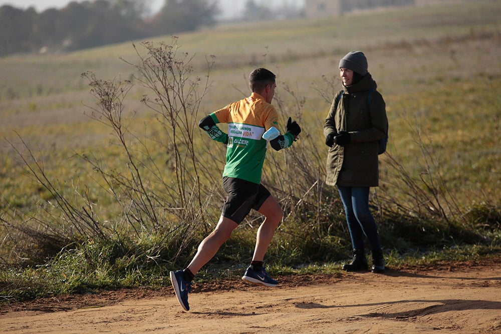 Soleada mañana en los caminos de Cabrerizos para la disputa de la tercera jornada de la Liga de Cross, que alcanza su ecuador al rojo vivo