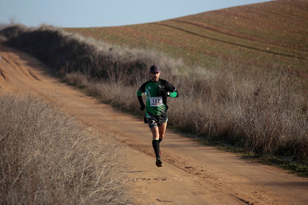 Soleada mañana en los caminos de Cabrerizos para la disputa de la tercera jornada de la Liga de Cross, que alcanza su ecuador al rojo vivo