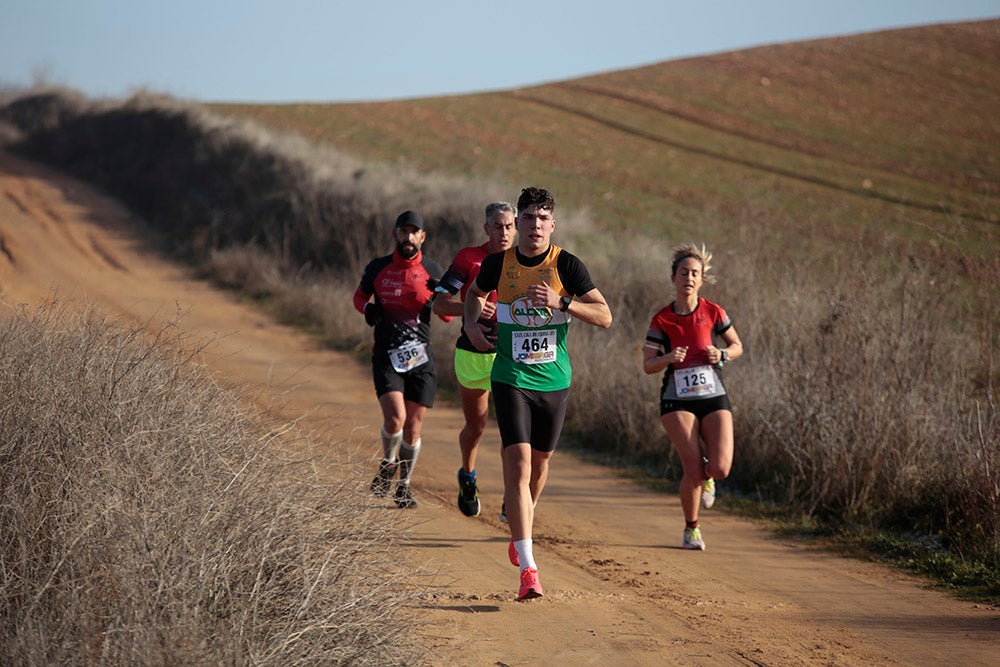 Soleada mañana en los caminos de Cabrerizos para la disputa de la tercera jornada de la Liga de Cross, que alcanza su ecuador al rojo vivo