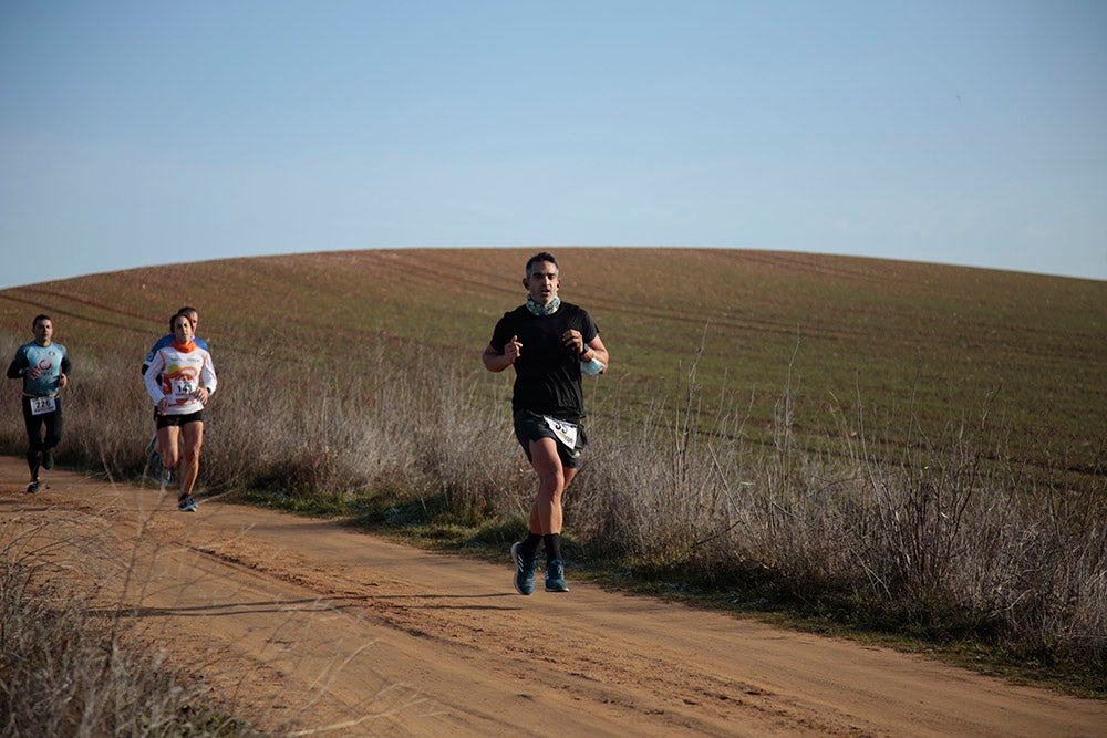 Soleada mañana en los caminos de Cabrerizos para la disputa de la tercera jornada de la Liga de Cross, que alcanza su ecuador al rojo vivo