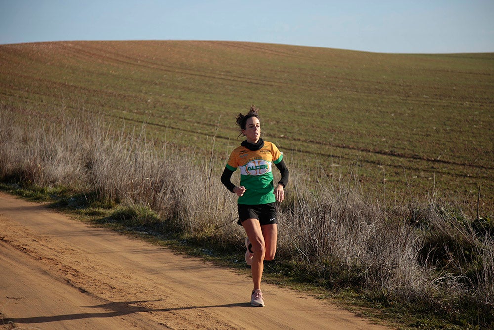 Soleada mañana en los caminos de Cabrerizos para la disputa de la tercera jornada de la Liga de Cross, que alcanza su ecuador al rojo vivo
