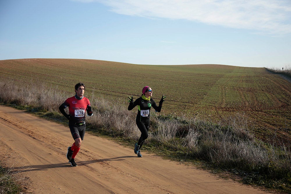 Soleada mañana en los caminos de Cabrerizos para la disputa de la tercera jornada de la Liga de Cross, que alcanza su ecuador al rojo vivo