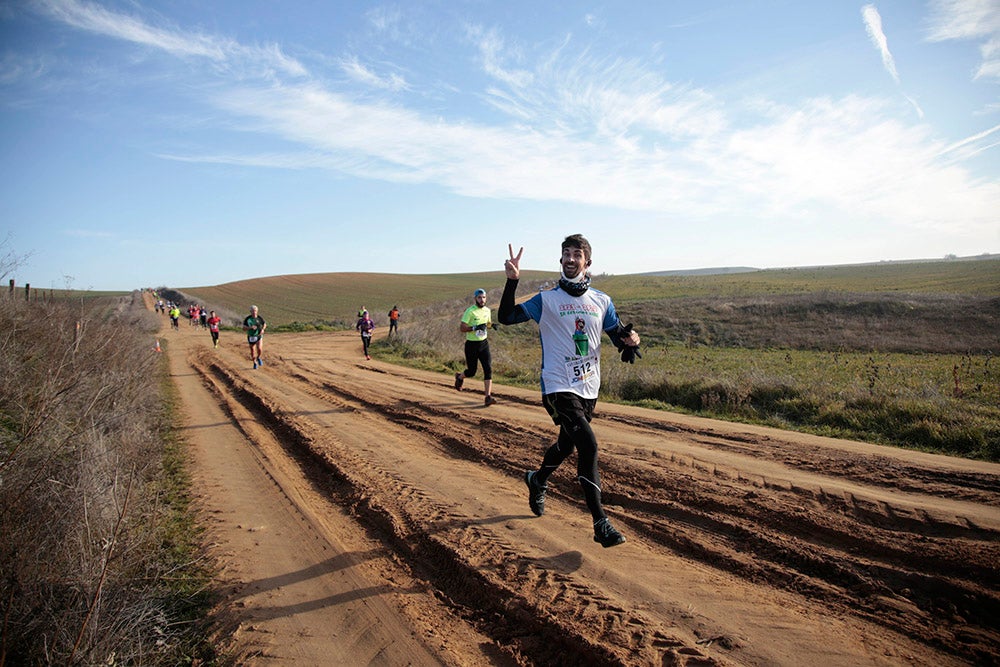 Soleada mañana en los caminos de Cabrerizos para la disputa de la tercera jornada de la Liga de Cross, que alcanza su ecuador al rojo vivo