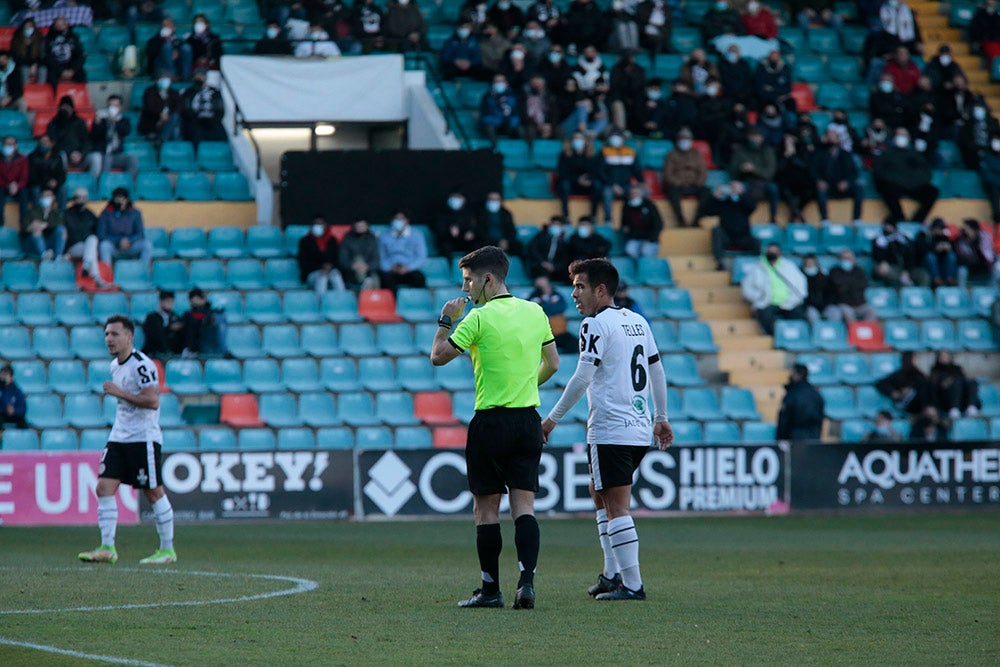 El Salamanca UDS cae con el Pontevedra y pasará las Navidades en puesto de descenso a Tercera RFEF (1-2)