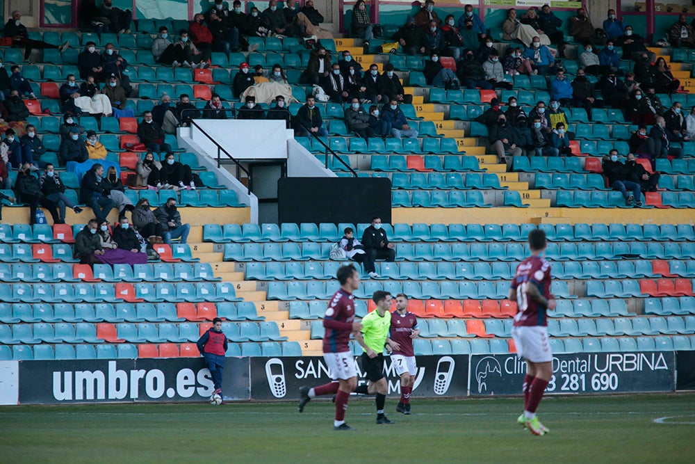 El Salamanca UDS cae con el Pontevedra y pasará las Navidades en puesto de descenso a Tercera RFEF (1-2)