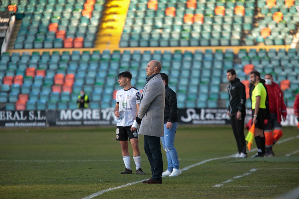 El Salamanca UDS cae con el Pontevedra y pasará las Navidades en puesto de descenso a Tercera RFEF (1-2)