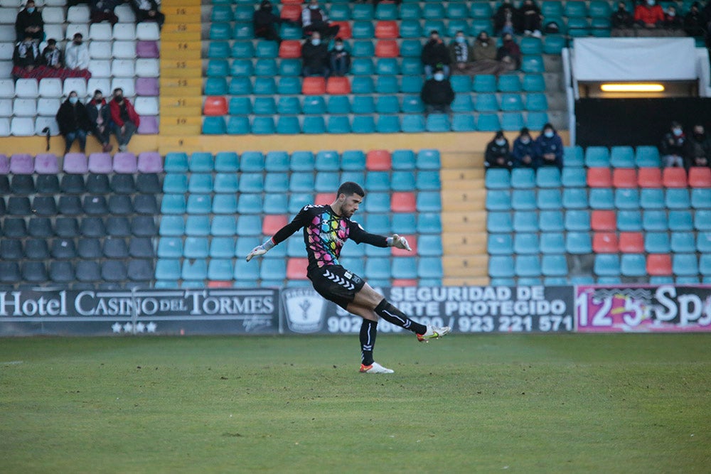 El Salamanca UDS cae con el Pontevedra y pasará las Navidades en puesto de descenso a Tercera RFEF (1-2)