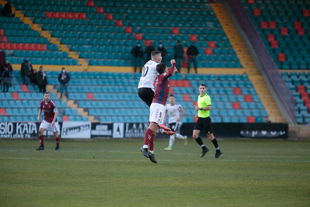 El Salamanca UDS cae con el Pontevedra y pasará las Navidades en puesto de descenso a Tercera RFEF (1-2)