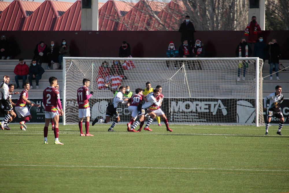 Unionistas vence a la potente UD Logroñés para romper su racha de más dos meses sin ganar en la liga y se va cuarto del grupo al parón