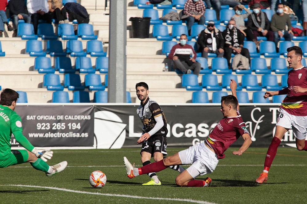 Unionistas vence a la potente UD Logroñés para romper su racha de más dos meses sin ganar en la liga y se va cuarto del grupo al parón