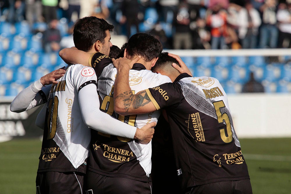 Unionistas vence a la potente UD Logroñés para romper su racha de más dos meses sin ganar en la liga y se va cuarto del grupo al parón