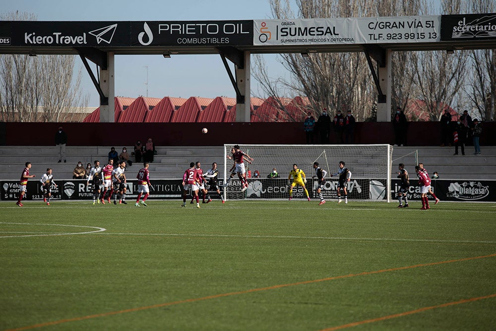 Unionistas vence a la potente UD Logroñés para romper su racha de más dos meses sin ganar en la liga y se va cuarto del grupo al parón