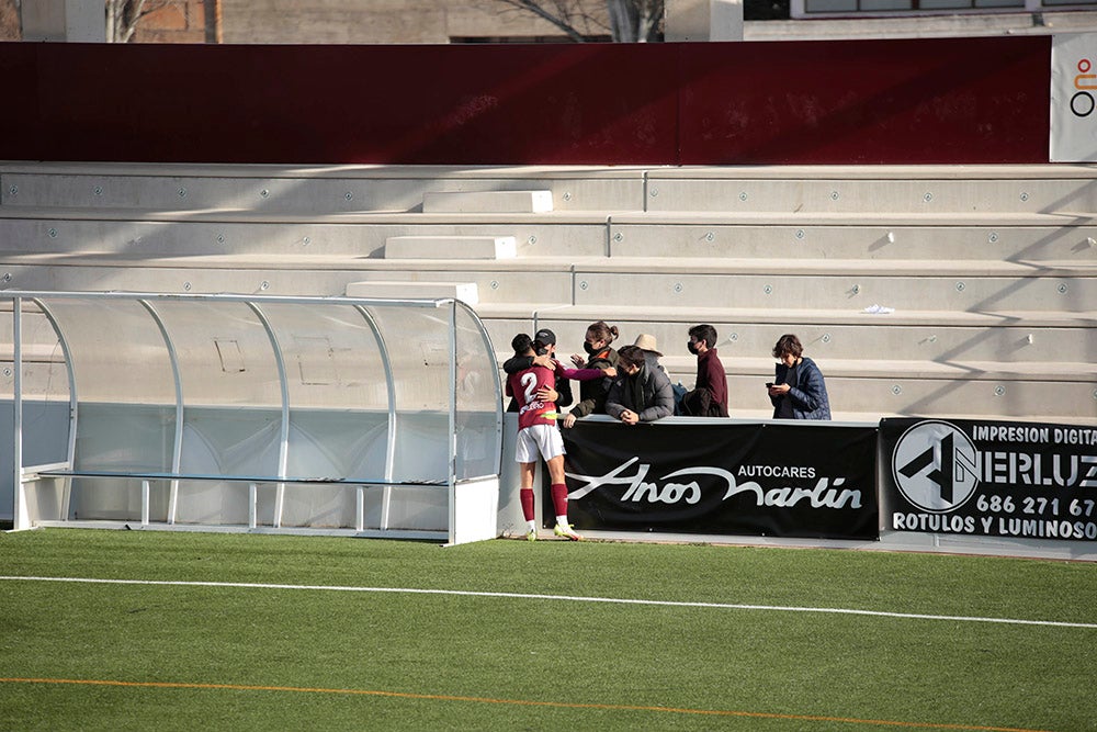 Unionistas vence a la potente UD Logroñés para romper su racha de más dos meses sin ganar en la liga y se va cuarto del grupo al parón