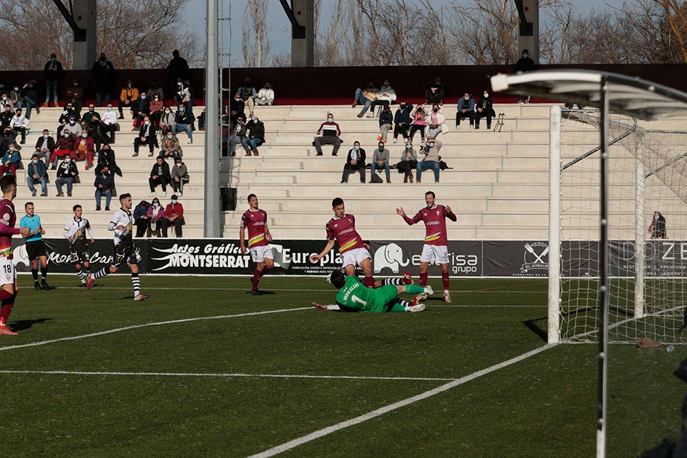 Unionistas vence a la potente UD Logroñés para romper su racha de más dos meses sin ganar en la liga y se va cuarto del grupo al parón