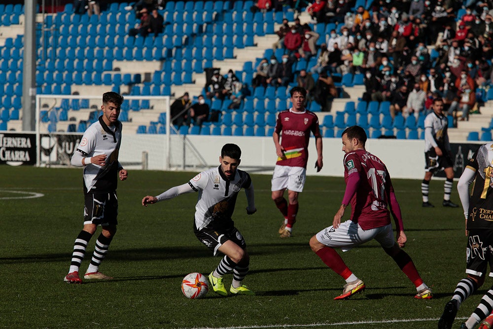 Unionistas vence a la potente UD Logroñés para romper su racha de más dos meses sin ganar en la liga y se va cuarto del grupo al parón