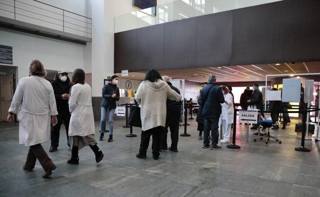 Los hospitales de Valladolid aún no suspenden cirugías pero cambian pacientes cuando dan positivo