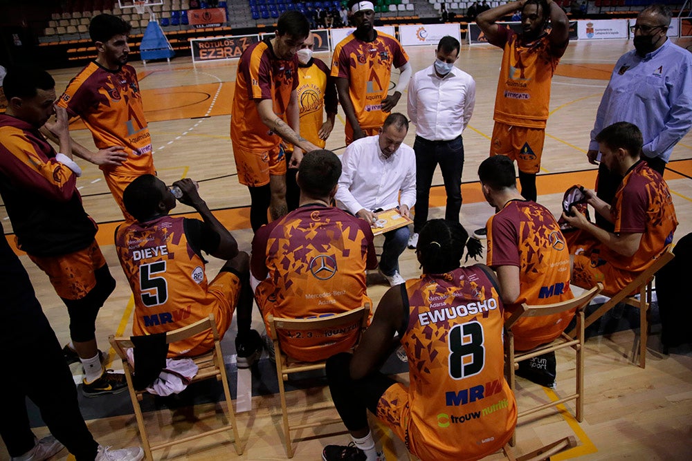 Un nervioso Aquimisa tira el partido en un pésimo último cuarto ante Cantabria (61-64)