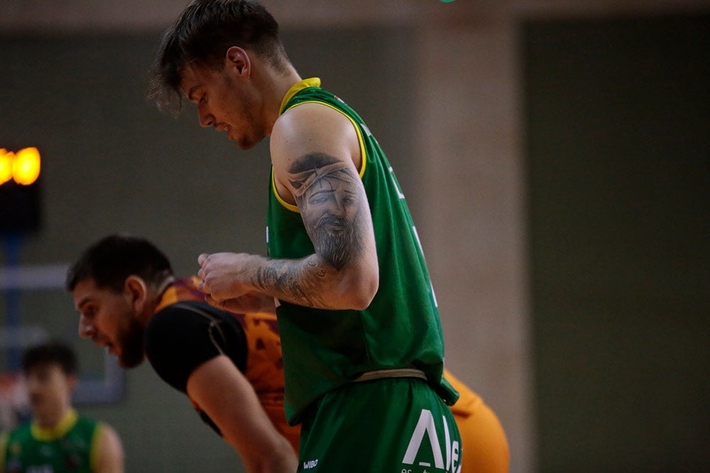 Un nervioso Aquimisa tira el partido en un pésimo último cuarto ante Cantabria (61-64)