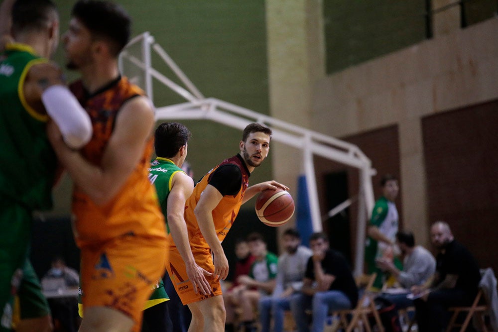 Un nervioso Aquimisa tira el partido en un pésimo último cuarto ante Cantabria (61-64)