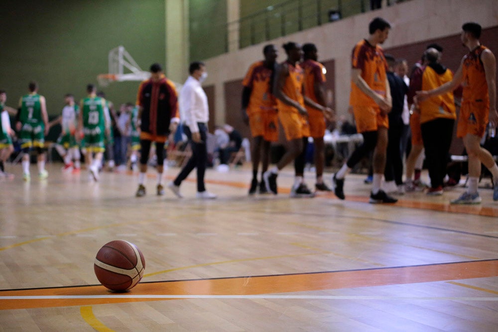 Un nervioso Aquimisa tira el partido en un pésimo último cuarto ante Cantabria (61-64)