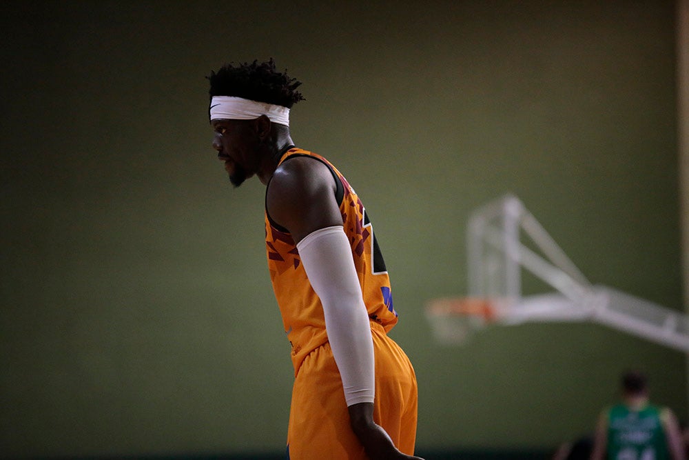 Un nervioso Aquimisa tira el partido en un pésimo último cuarto ante Cantabria (61-64)