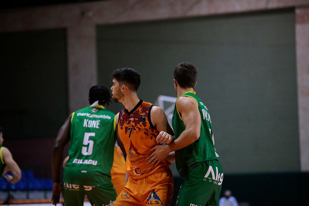 Un nervioso Aquimisa tira el partido en un pésimo último cuarto ante Cantabria (61-64)