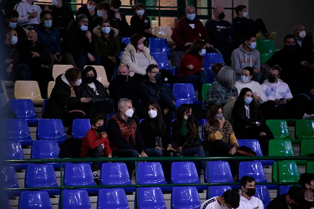 Un nervioso Aquimisa tira el partido en un pésimo último cuarto ante Cantabria (61-64)