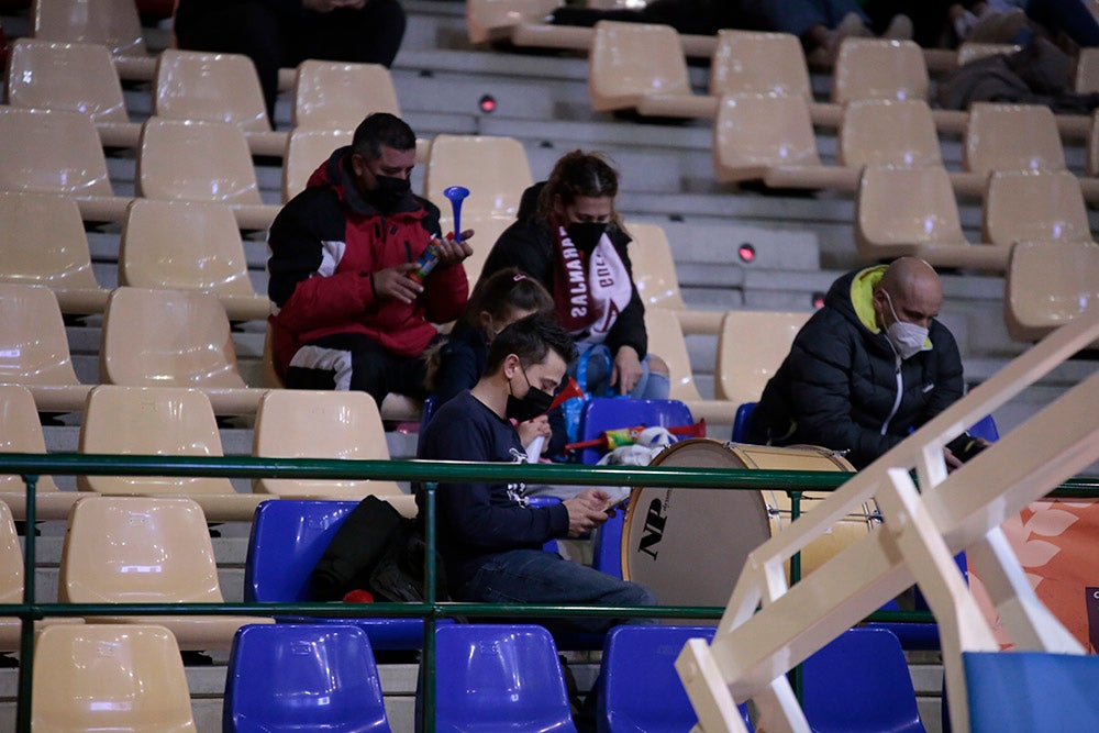 Un nervioso Aquimisa tira el partido en un pésimo último cuarto ante Cantabria (61-64)