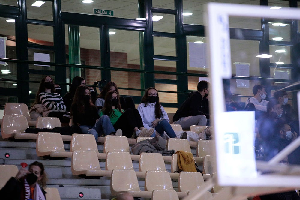 Un nervioso Aquimisa tira el partido en un pésimo último cuarto ante Cantabria (61-64)