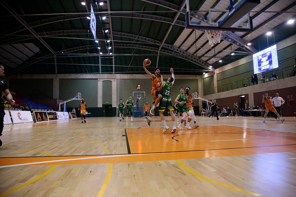 Un nervioso Aquimisa tira el partido en un pésimo último cuarto ante Cantabria (61-64)