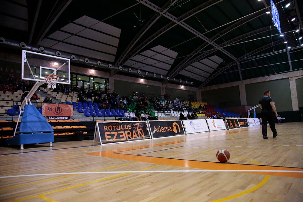 Un nervioso Aquimisa tira el partido en un pésimo último cuarto ante Cantabria (61-64)
